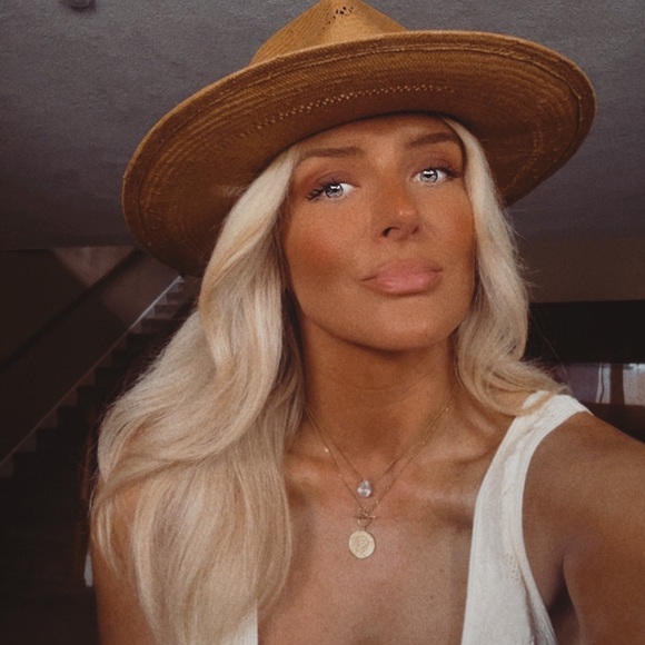 Meet your Posher, Annika - Picture 1 of 1